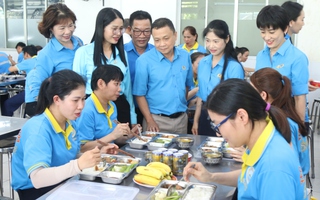 Bữa cơm Công đoàn: Mang niềm vui đến với người lao động Yến sào Khánh Hoà