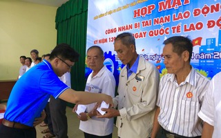Thăm hỏi công nhân bị tai nạn tỷ lệ kèo nhà cái hôm nay