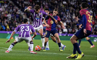 Ngược dòng chật vật hạ Valladolid, Barcelona chờ chung kết sớm ở El Clasico
