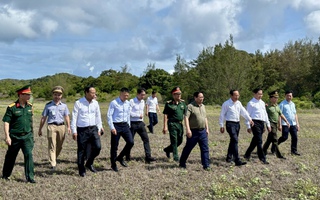 Thủ tướng Phạm Minh Chính kiểm tra sân bay, thăm gia đình chính sách ở Côn Đảo