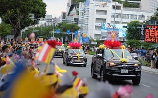 Hàng ngàn người tập trung cung đón xá lợi Đức Phật tại Đà Nẵng