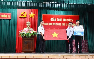 Hành trình của 100 nhà báo đến với Trường Sa