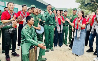 Thắp lửa sáng tạo cho văn nghệ sĩ