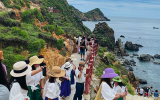 Tháo điểm nghẽn để mở "kho báu" du lịch miền Trung - Tây Nguyên