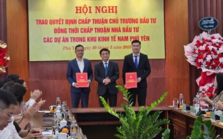 Phú Yên trao quyết định đầu tư 2 dự án động lực