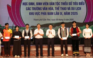 Trao học bổng cho học sinh, sinh viên dân tộc thiểu số tiêu biểu