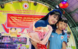 Ca sĩ Bích Thủy mang "Sắc màu tuổi thơ" đến với trẻ em mồ côi