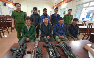 Bắt giữ 7 đối tượng mang theo 4 khẩu súng vào rừng săn bắn