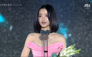 Cận cảnh "thị hậu" Baeksang 2025 Kim Tae-ri