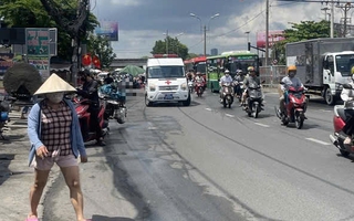 Người đàn ông đang giao thức ăn cho khách, ngã xuống đường tử vong