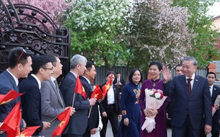 Tổng Bí thư Tô Lâm gặp gỡ cộng đồng người Việt Nam tại Kazakhstan