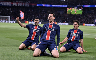 Arsenal thua bạc nhược, PSG vỡ òa vé chung kết Champions League