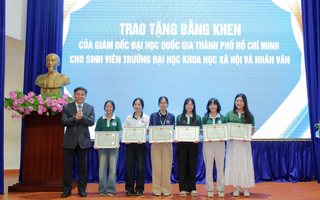 ĐHQG TP HCM tặng bằng khen cho sinh viên nhường chỗ cho cựu chiến binh
