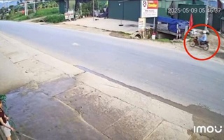 VIDEO: Người đàn ông đi xe máy lao vào cống thoát nước bên đường tử vong