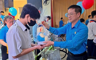 Góp sức cùng công nhân - lao động