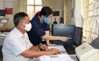 Không có bằng chính quy, công chức xã có bị tinh giản biên chế khi sắp xếp?