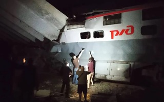 Sập cầu vượt ở biên giới Nga - Ukraine, có người lạ cài thiết bị nổ?