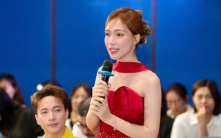 Hòa Minzy hát "Bắc Bling" tại tọa đàm công nghiệp văn hóa lần 3