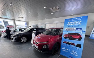 Sức mua xe điện tăng, xe xăng giảm