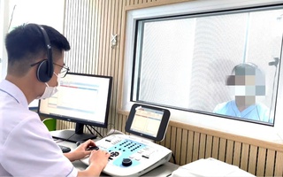 Điếc đột ngột sau khi tắm khuya bằng nước lạnh