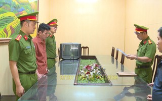 Công an thu giữ 3 tấn hàng giả là khô gà, khô bò, heo cháy tỏi