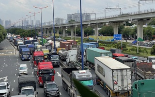 Trưa 14-6, xảy ra ùn ứ giao thông nghiêm trọng ở TP Thủ Đức