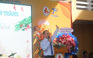 Hiệu trưởng gây sốt nhiều diễn đàn: Dáng vẻ cố gắng của các em là điều tuyệt vời nhất!
