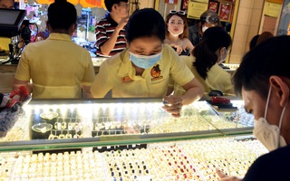 Giá vàng hôm nay, 17-6: Bất ngờ giảm mạnh
