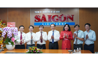 Bí thư Thành ủy TP HCM Nguyễn Văn Nên chúc mừng các cơ quan báo chí