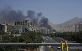 Lo lắng dồn về eo biển Hormuz