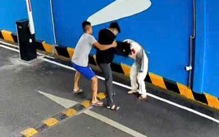 Điều tra vụ chồng cũ tìm tới chỗ làm của vợ để bạo hành