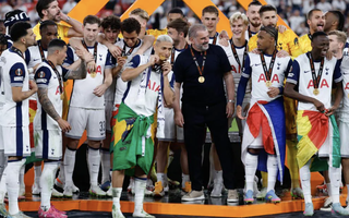 Vô địch Europa League, HLV Postecoglou lo bị mất ghế ở Tottenham