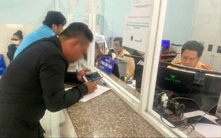 Xử lý tài xế xe tải làm rơi vãi bùn đất ngay giao lộ ở quận 8, TP HCM