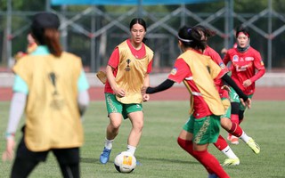 Nammi Nguyễn bén duyên với bóng đá VIỆT