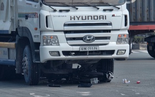 Một phụ nữ bị cuốn vào gầm xe ben tử vong thương tâm ở Bình Dương