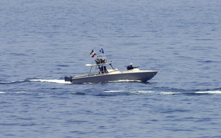 Đóng cửa eo biển Hormuz là "hành động tự sát" của Iran?