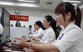 Đúng 8 giờ, ngày 30-6 diễn ra lễ công bố các nghị quyết, quyết định thành lập TP HCM