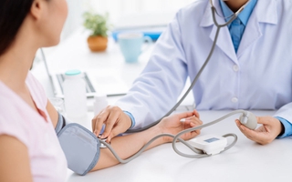Thi cấp phép hành nghề y toàn quốc để chuẩn hóa năng lực bác sĩ