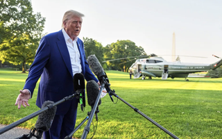 Tổng thống Mỹ Donald Trump chỉ trích cả Iran và Israel "vi phạm lệnh ngừng bắn"