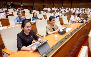 Thông qua nhiều luật, nghị quyết quan trọng