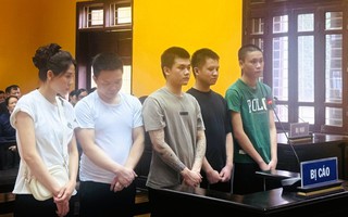 Vợ chồng chủ quán karaoke đánh đập, giữ ô tô của khách hát