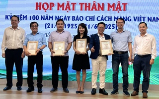 Sôi động Hội thi karaoke "Tiếng hát người làm báo"