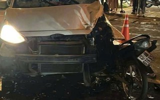 Xe máy và xe con đâm nhau, 2 thiếu niên tử vong