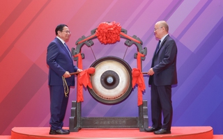 Thủ tướng thăm Sở Giao dịch Chứng khoán Thượng Hải, đề xuất hợp tác phát triển trung tâm tài chính