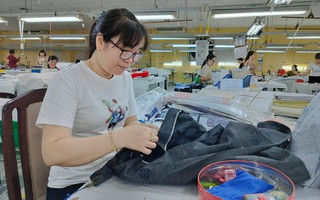 Tăng lương để cải thiện đời sống công nhân