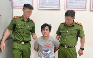 Khởi tố nghịch tử đánh mẹ, đâm trọng thương người thi hành nhiệm vụ