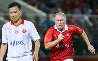 Fan Man United hụt hẫng khi Paul Scholes, Ryan Giggs
bất ngờ về nước sớm
