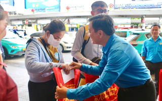 Chủ tịch LĐLĐ tỉnh Bình Dương phát biểu xúc động tại hội nghị trước khi hợp nhất với TP HCM