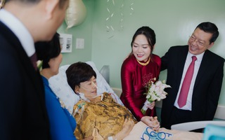 Đám cưới đặc biệt bên giường bệnh