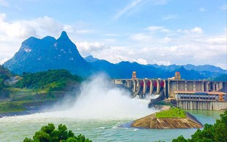 Thủy điện Tuyên Quang mở thêm 2 cửa xả lũ